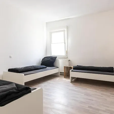 Monteurwohnung Fuer 6 Personen In Zentraler Lage Apartment *