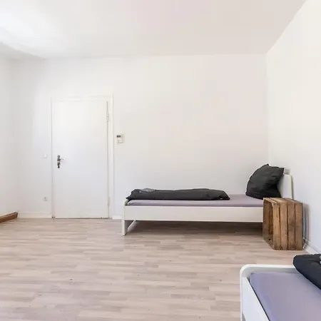 Monteurwohnung Fuer 6 Personen In Zentraler Lage Apartment *
