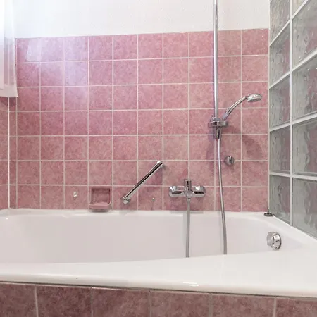 Monteurwohnung Fuer 6 Personen In Zentraler Lage Apartment