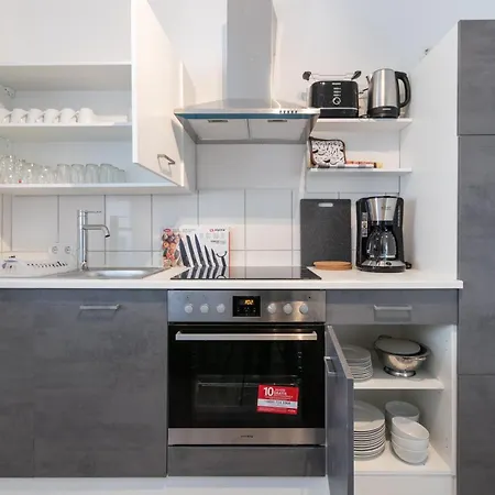 Monteurwohnung Fuer 6 Personen In Zentraler Lage Appartement