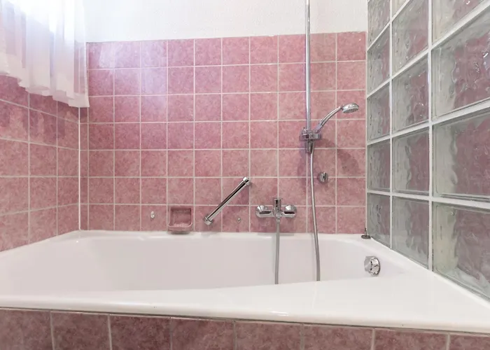 Monteurwohnung Für 6 Personen In Zentraler Lage Apartamento