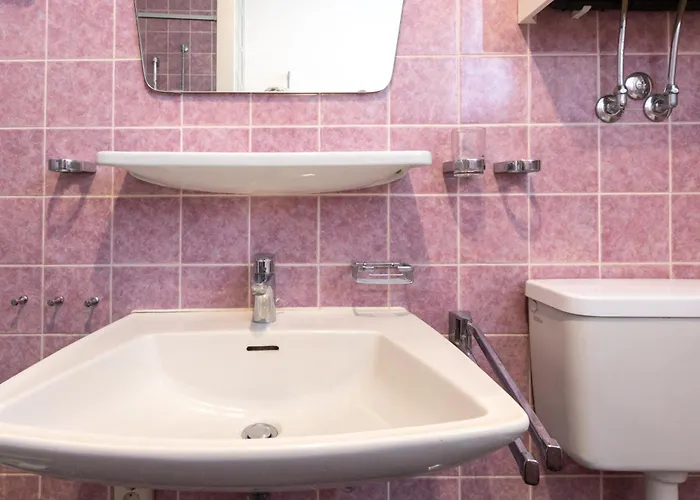 Monteurwohnung Fuer 6 Personen In Zentraler Lage Mayence